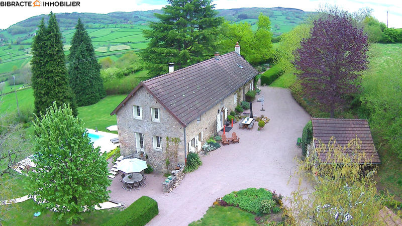 Maison - 247 m² - 7 pièces