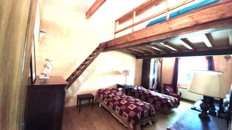 Propriété - 244 m² - 7 pièces