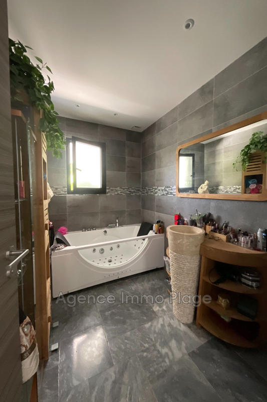 Demeure - 176 m² - 5 pièces