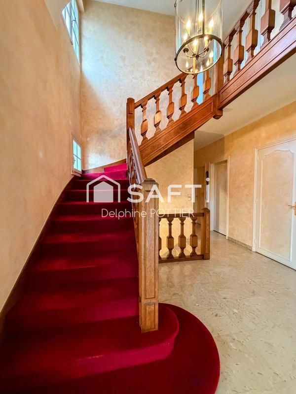 Maison - 232 m² - 8 pièces