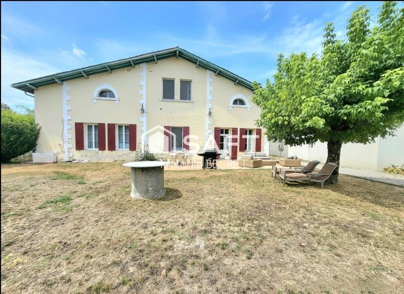 Maison - 270 m² - 9 pièces