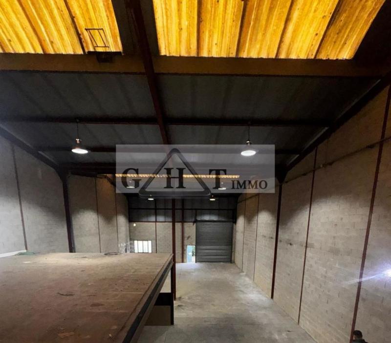 Entrepôt - 404 m²