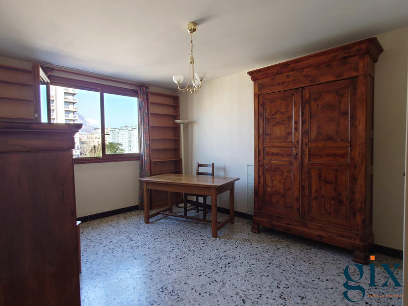 Appartement - 147 m² - 6 pièces