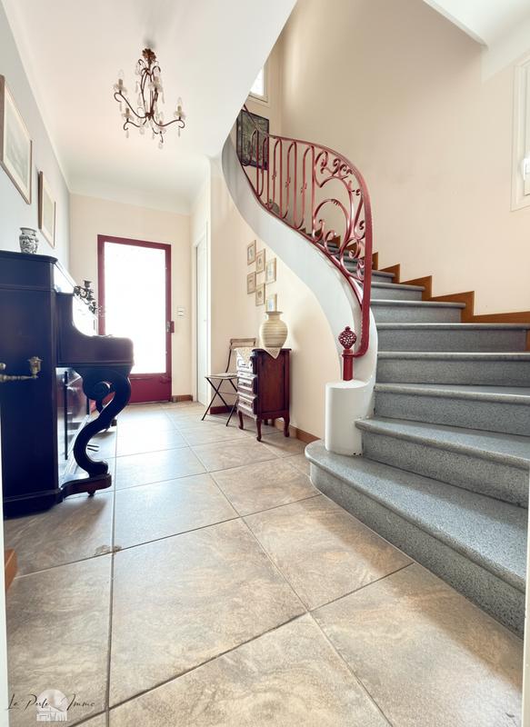 Maison - 225 m² - 5 pièces