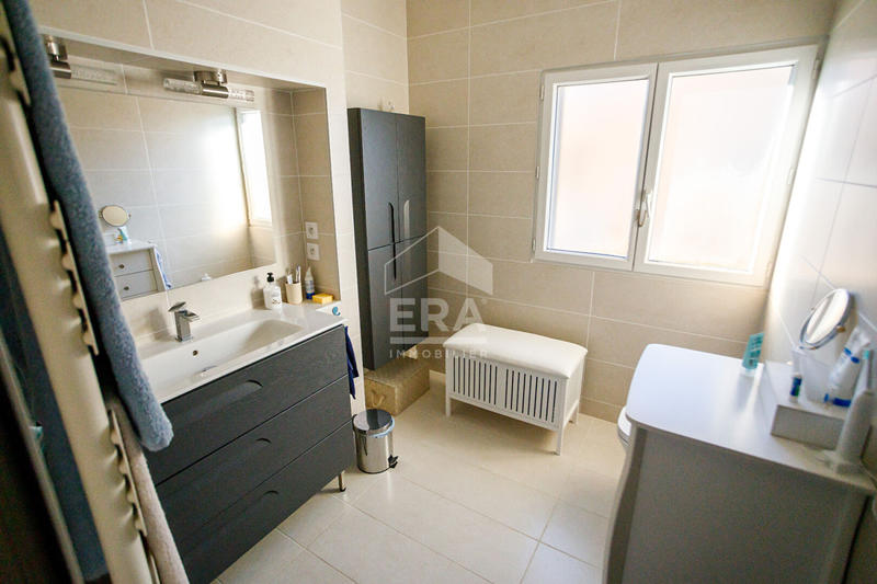 Maison - 241 m² - 7 pièces