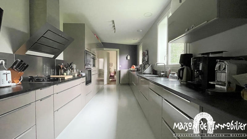 Maison - 256 m² - 12 pièces