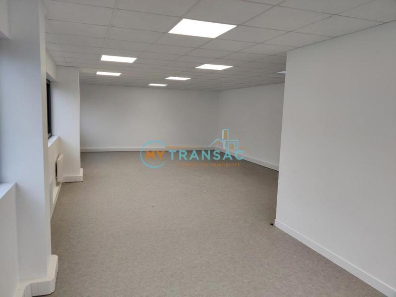 Local d'activités - 447 m²