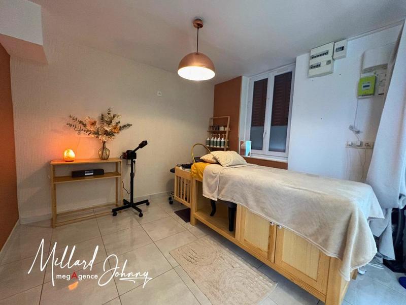 Maison - 204 m² - 9 pièces