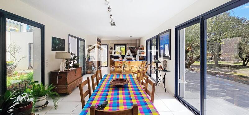 Maison - 252 m² - 6 pièces