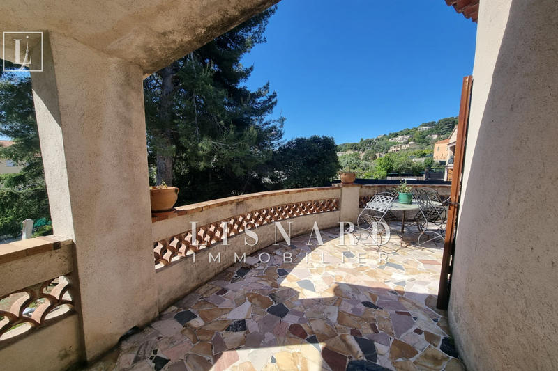 Maison - 235 m² - 8 pièces