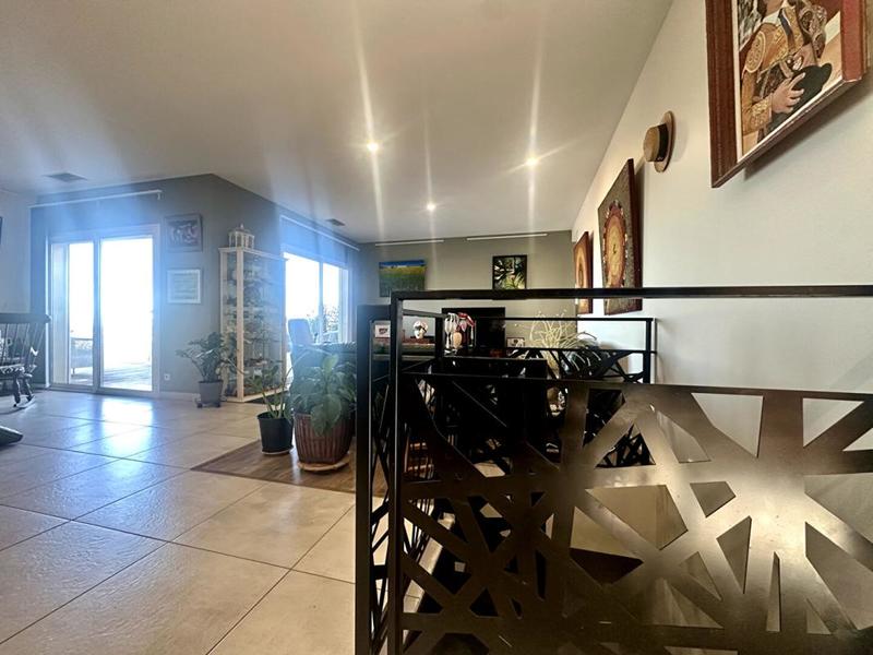 Maison - 210 m² - 6 pièces