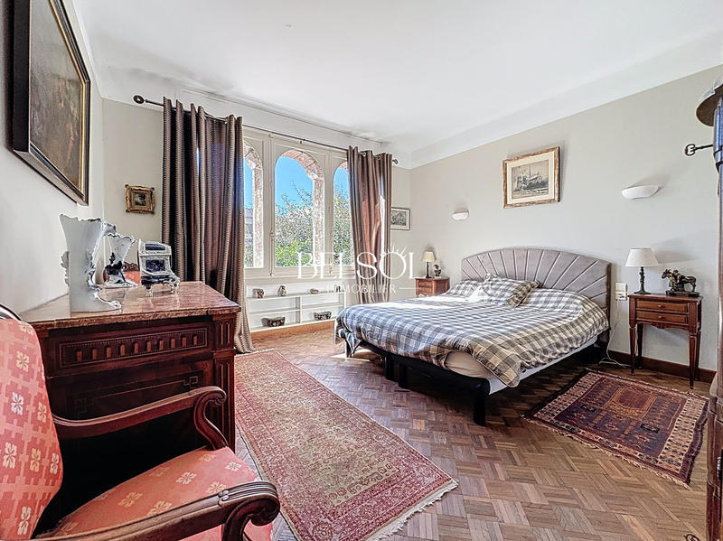 Villa - 220 m² - 5 pièces