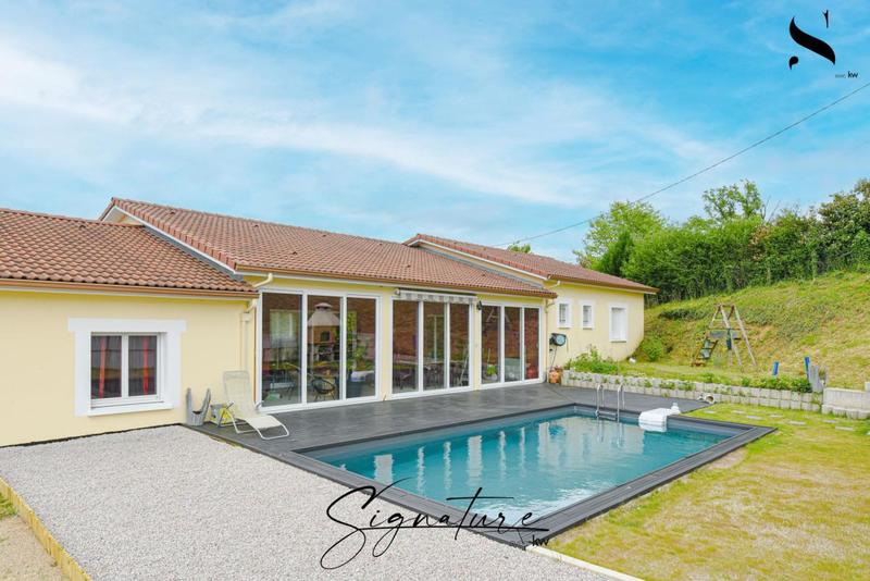 Maison - 215 m² - 8 pièces