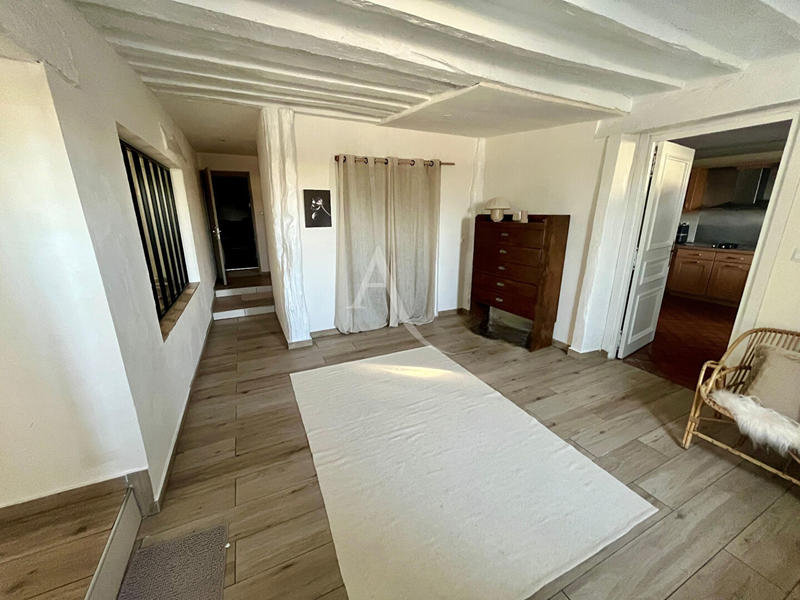 Maison - 304 m² - 6 pièces