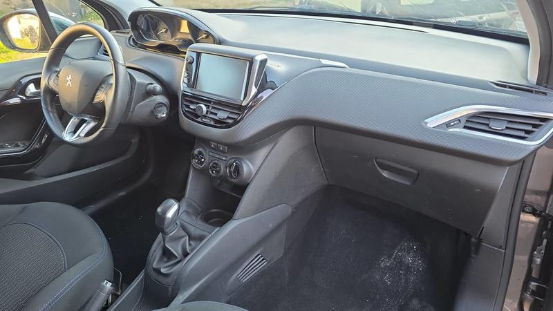 Peugeot 208 1.2 PureTech 82 Signature