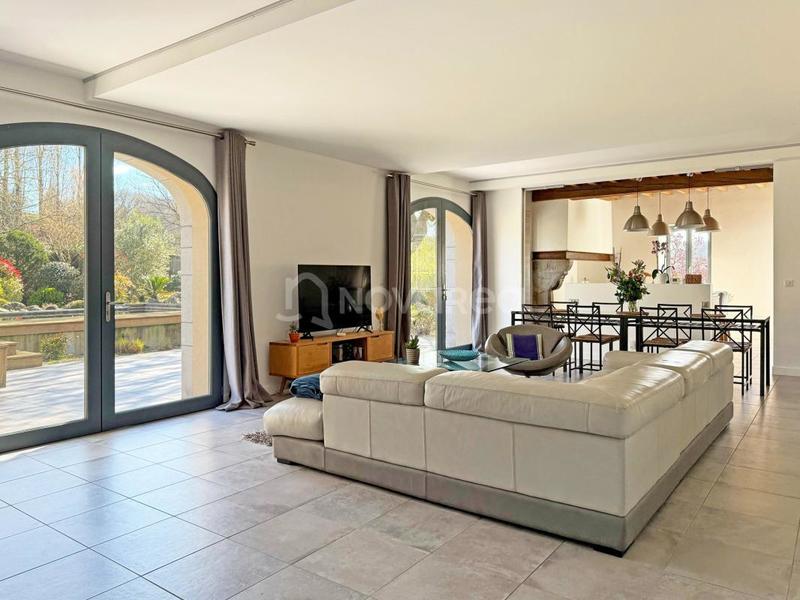 Propriété - 310 m² - 8 pièces