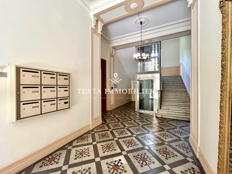 Appartement - 201 m² - 8 pièces