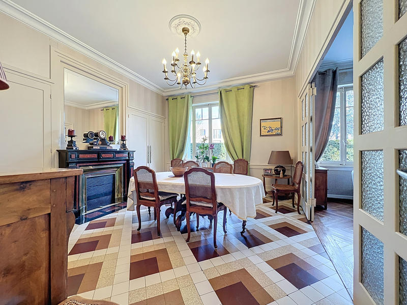 Maison - 196 m² - 8 pièces