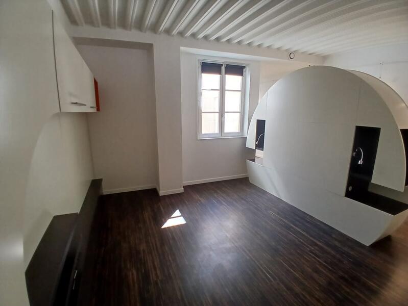 Loft - 75 m² - 2 pièces