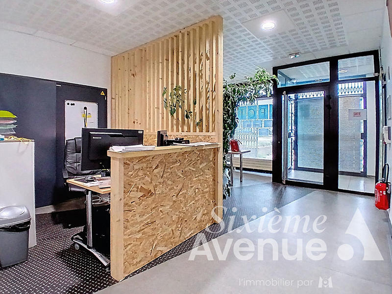 Local commercial - 280 m² - 7 pièces