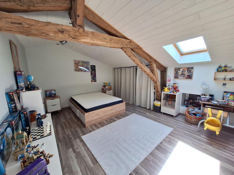 Maison traditionnelle - 650 m² - 12 pièces