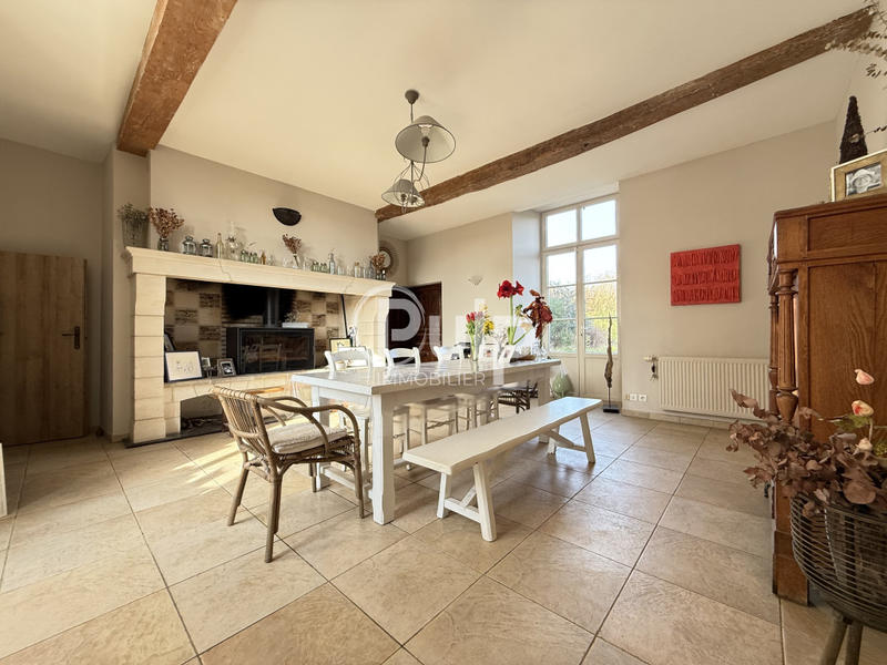 Demeure - 318 m² - 8 pièces