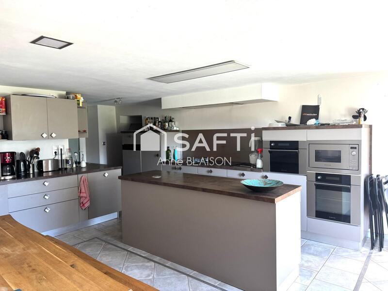 Maison - 514 m² - 16 pièces