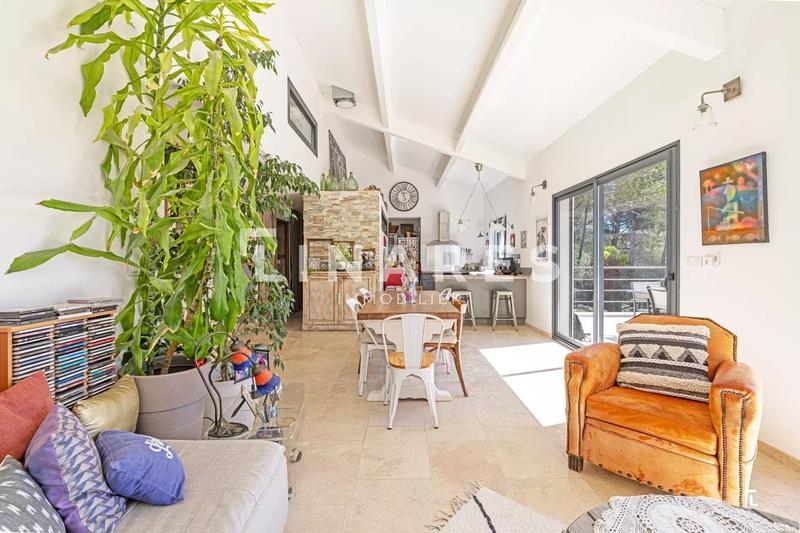 Maison - 215 m² - 6 pièces