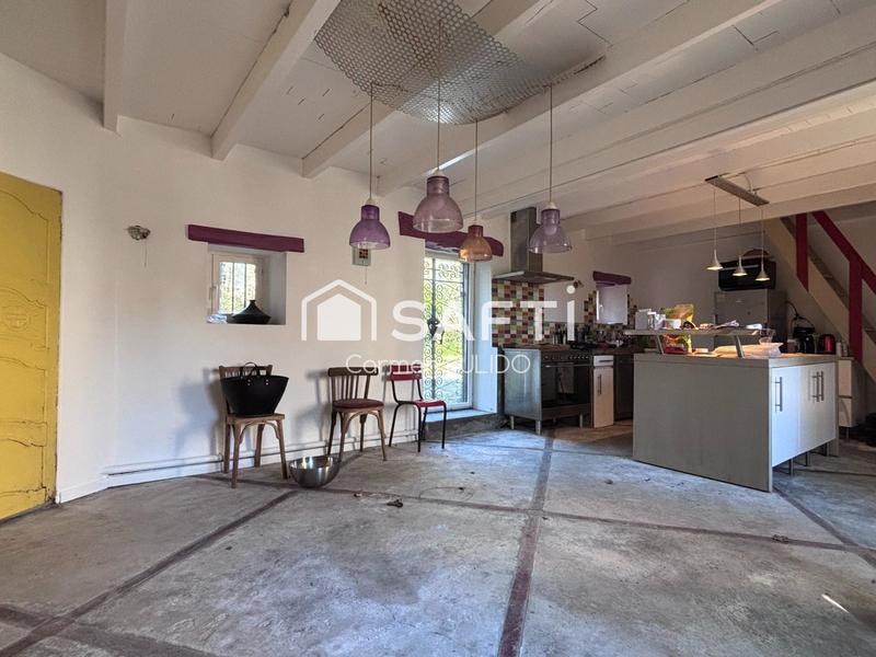 Maison - 305 m² - 12 pièces