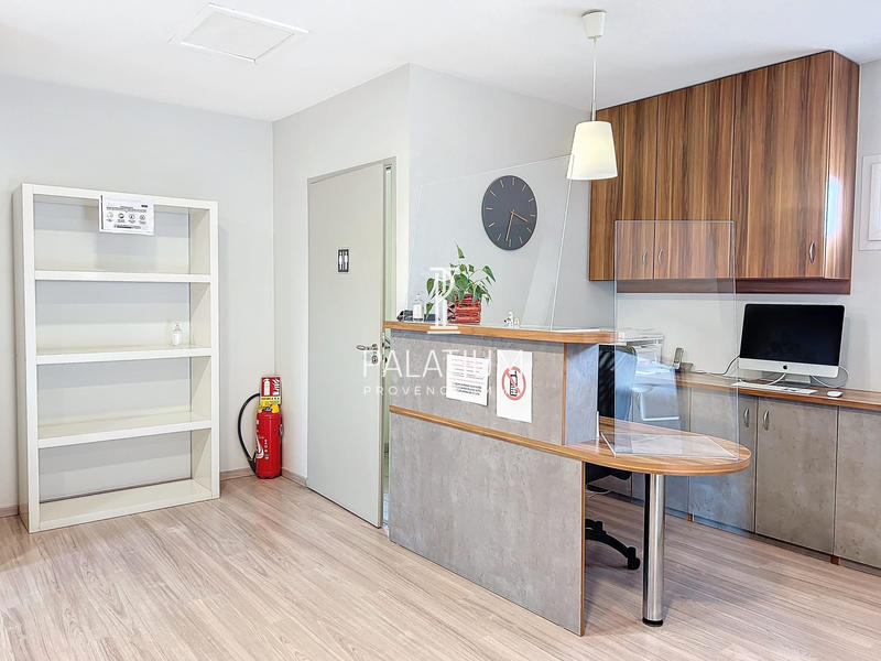 Local commercial - 92 m² - 4 pièces