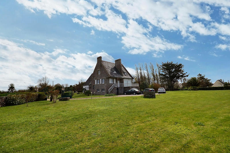 Maison - 311 m² - 10 pièces