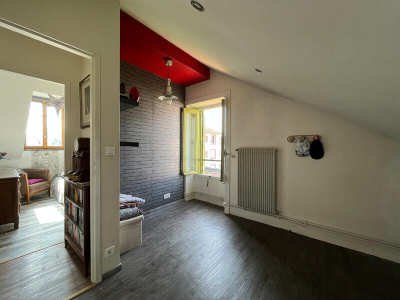 Maison - 185 m² - 10 pièces