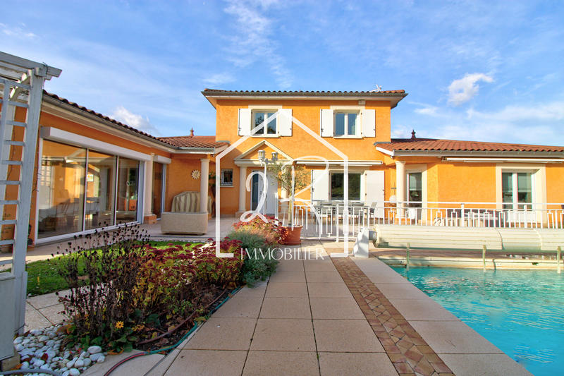 Villa - 253 m² - 10 pièces