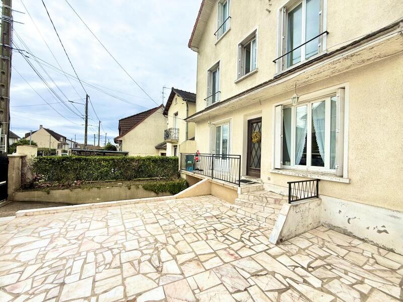 Maison - 180 m² - 8 pièces
