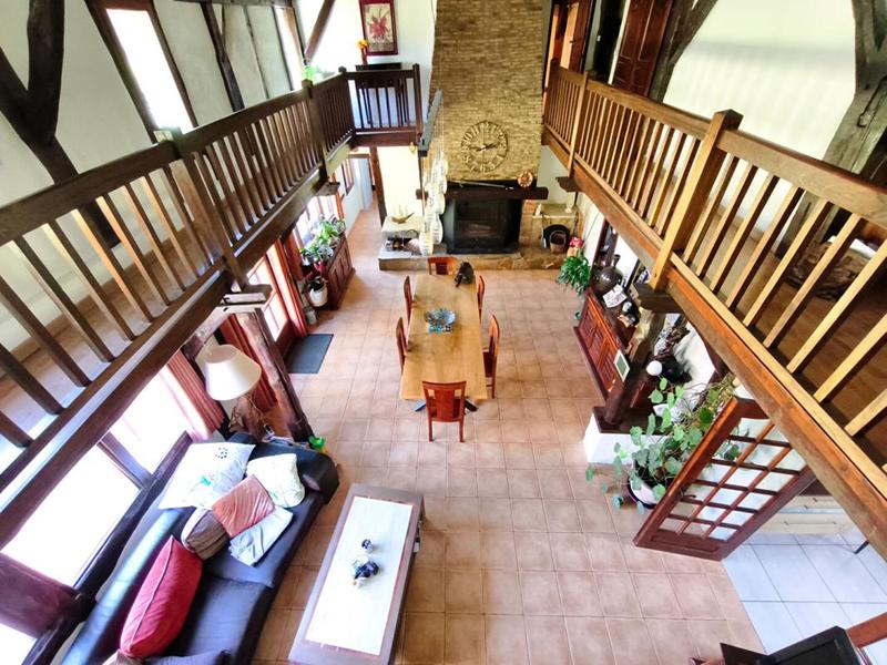 Maison - 200 m² - 7 pièces