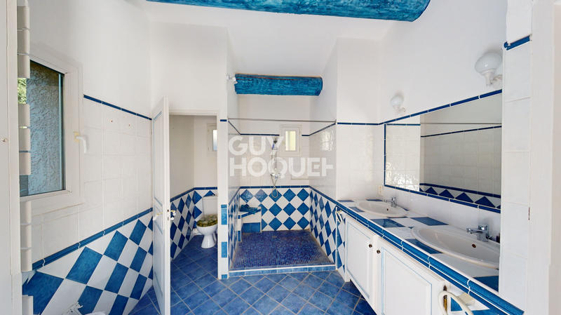 Maison - 305 m² - 10 pièces