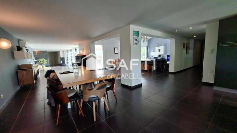 Maison - 320 m² - 6 pièces