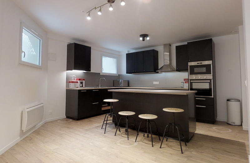 Maison - 250 m² - 10 pièces