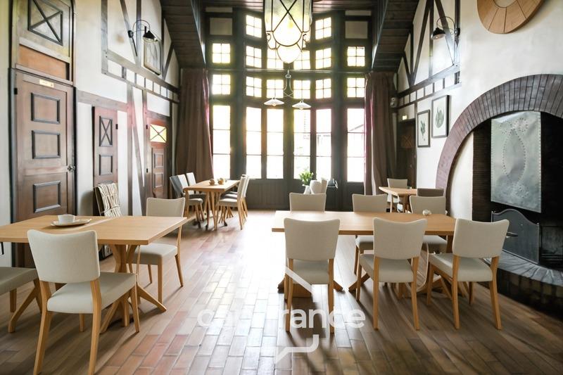 Maison - 254 m² - 8 pièces