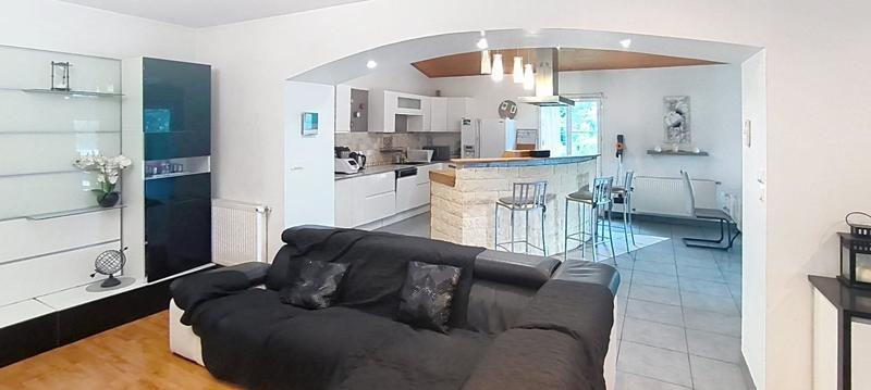 Maison - 240 m² - 9 pièces