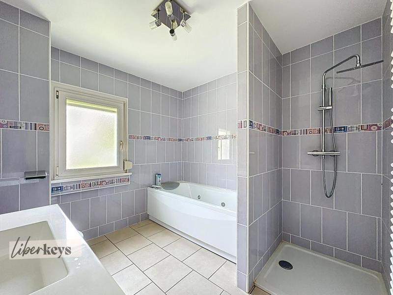 Maison traditionnelle - 114 m² - 6 pièces