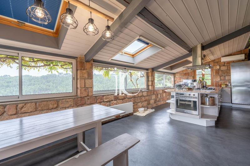 Maison - 301 m² - 8 pièces