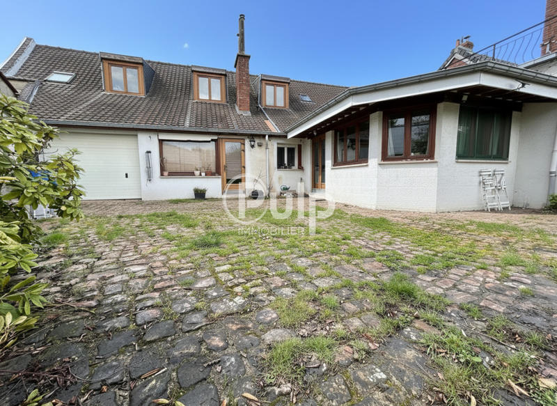 Maison - 225 m² - 8 pièces