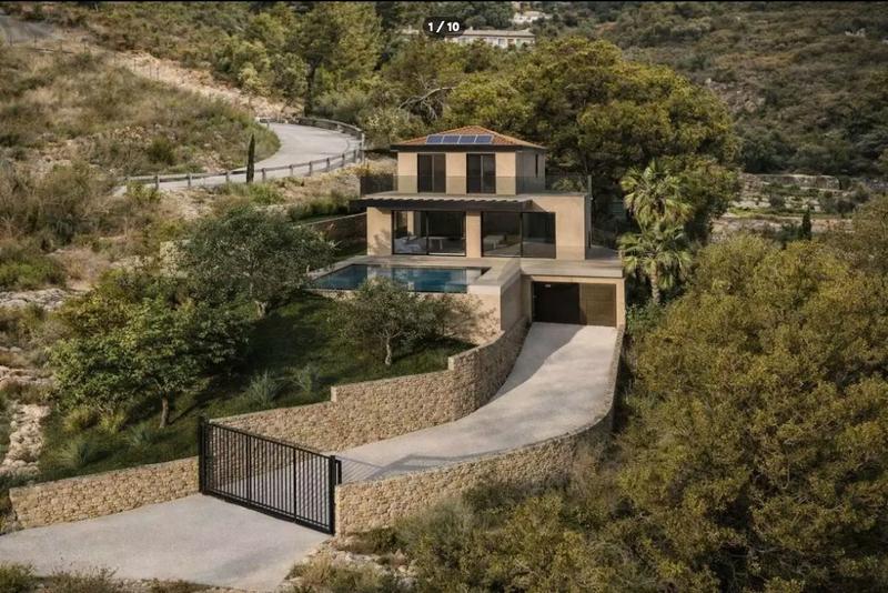 Terrain constructible - 1 222 m²