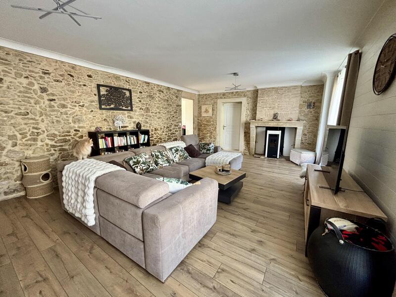 Maison - 220 m² - 8 pièces