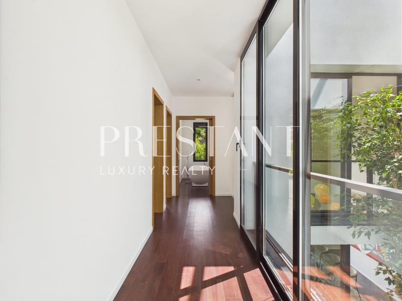 Maison - 310 m² - 11 pièces