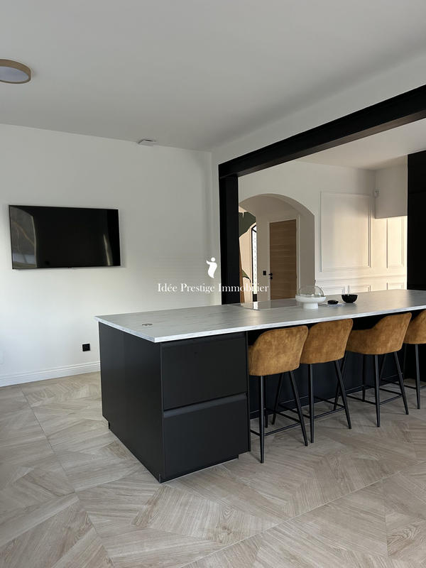 Maison - 483 m² - 14 pièces