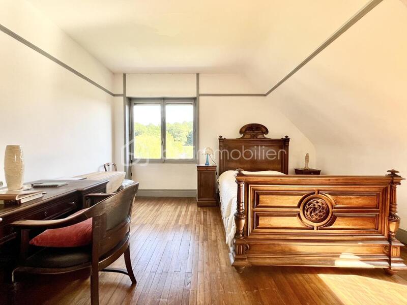 Propriété - 300 m² - 11 pièces