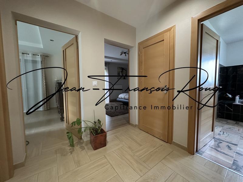 Maison - 210 m² - 9 pièces