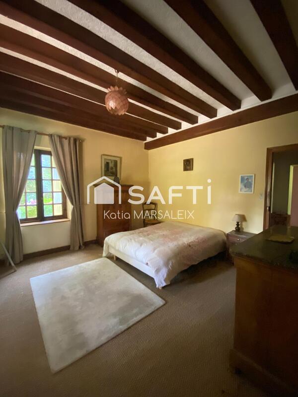 Maison - 239 m² - 9 pièces